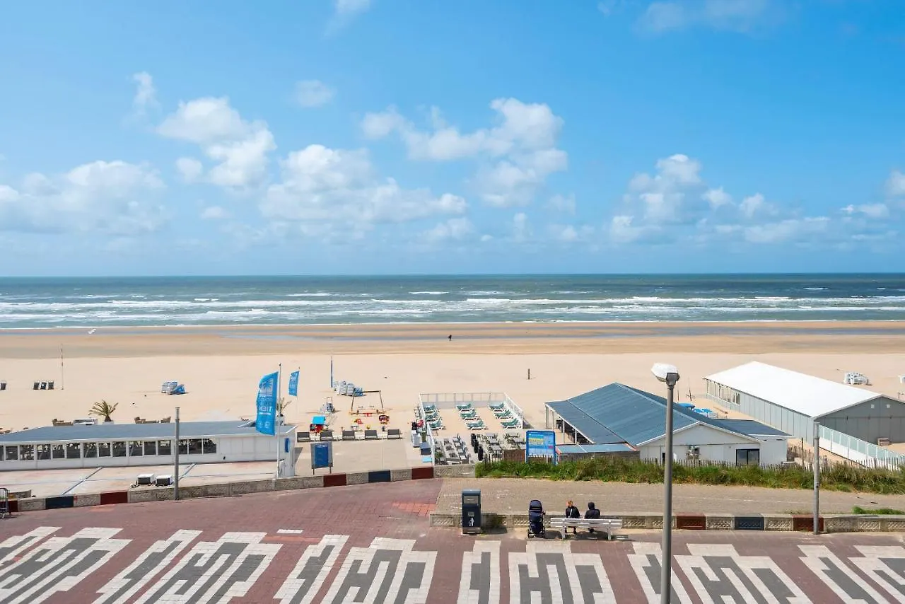 Beautiful Beachfront Apartment ザントフォールト